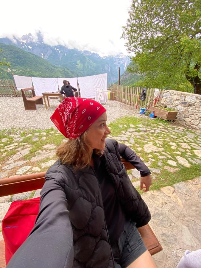 Bujtina Carku Hotell Theth Eksteriør bilde