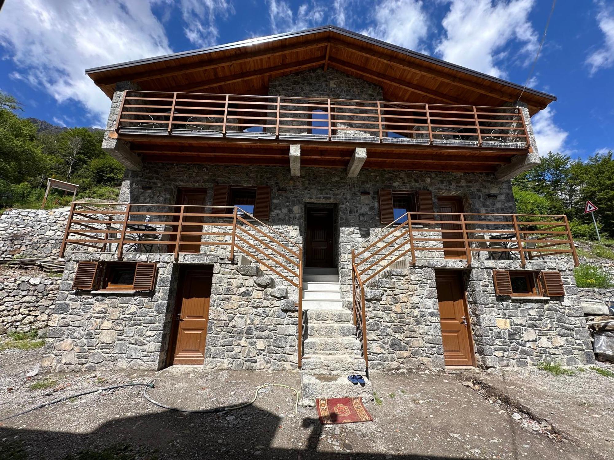 Bujtina Carku Hotell Theth Eksteriør bilde